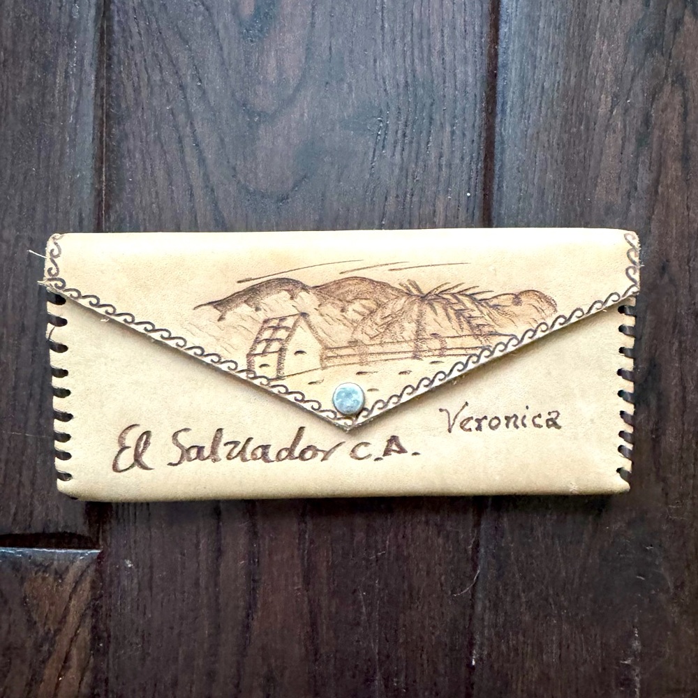 El Salvador C.A. - Leather Wallet Veronica